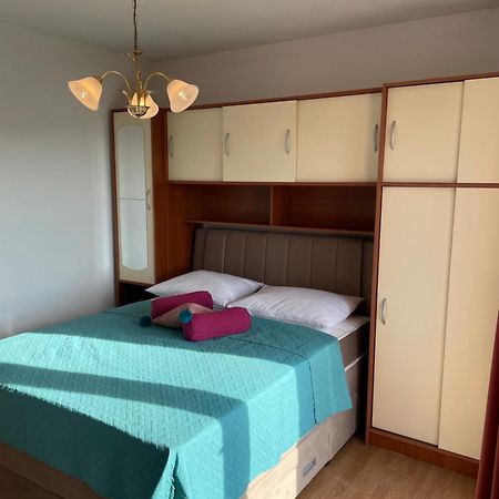 Comfortable Apartment Near The Sea Trogir Buitenkant foto