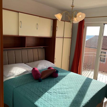 Comfortable Apartment Near The Sea Trogir Buitenkant foto