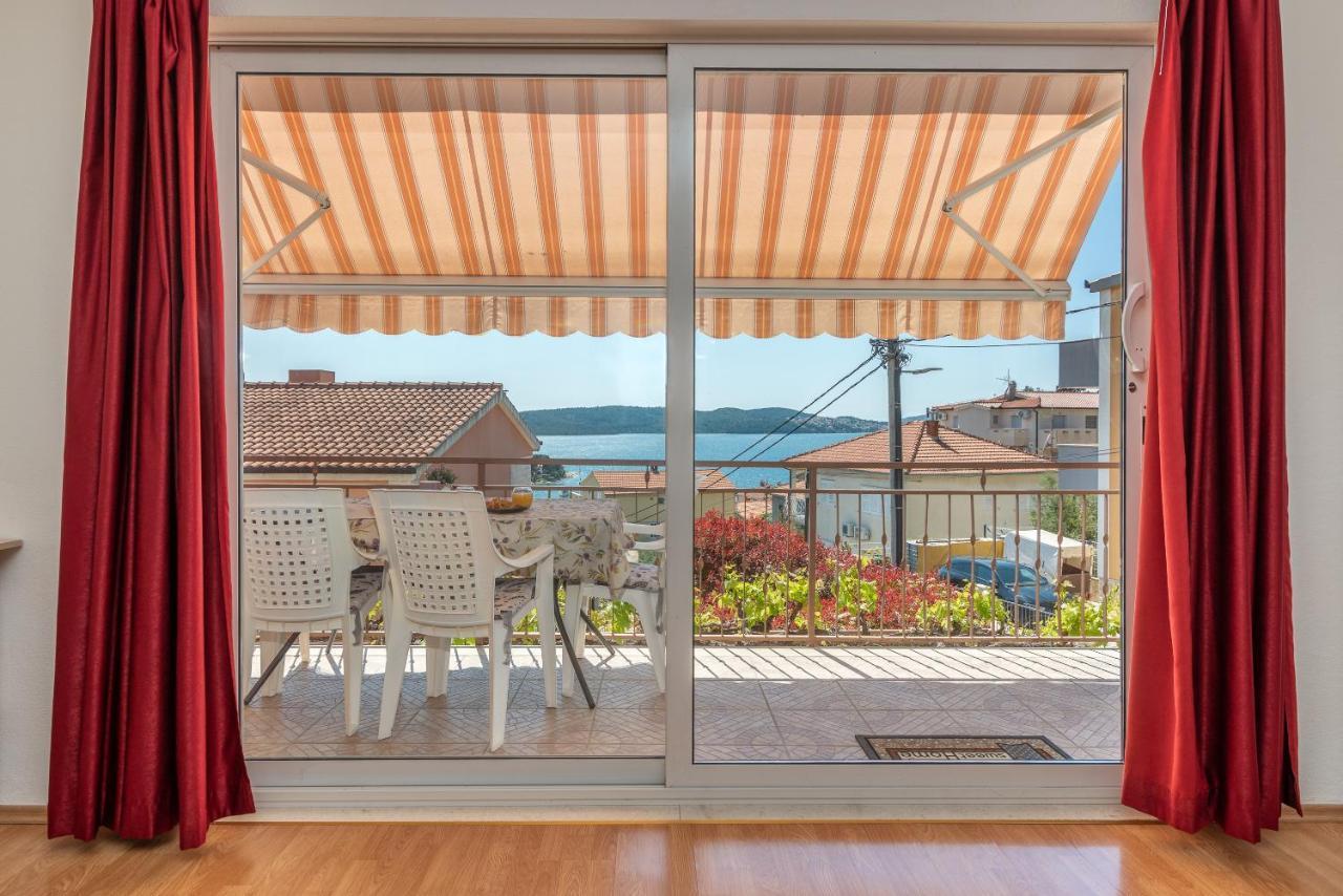 Comfortable Apartment Near The Sea Trogir Buitenkant foto