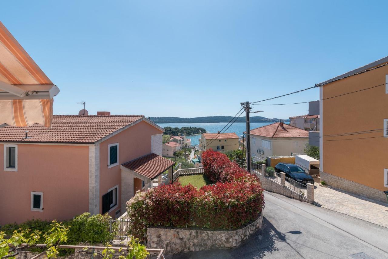 Comfortable Apartment Near The Sea Trogir Buitenkant foto