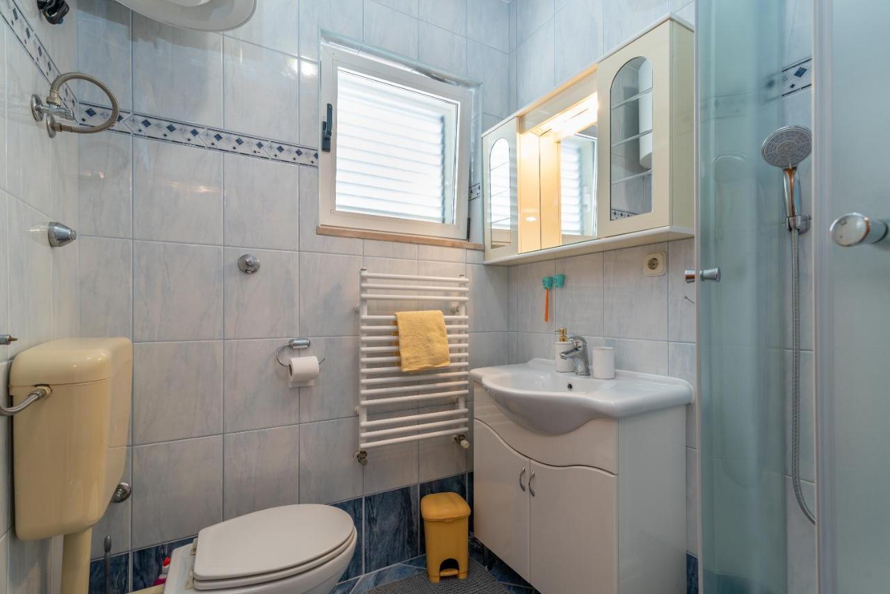 Comfortable Apartment Near The Sea Trogir Buitenkant foto