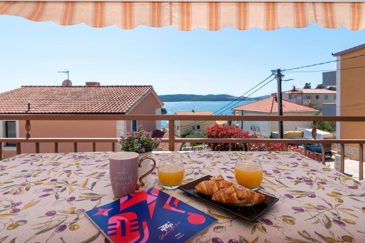Comfortable Apartment Near The Sea Trogir Buitenkant foto