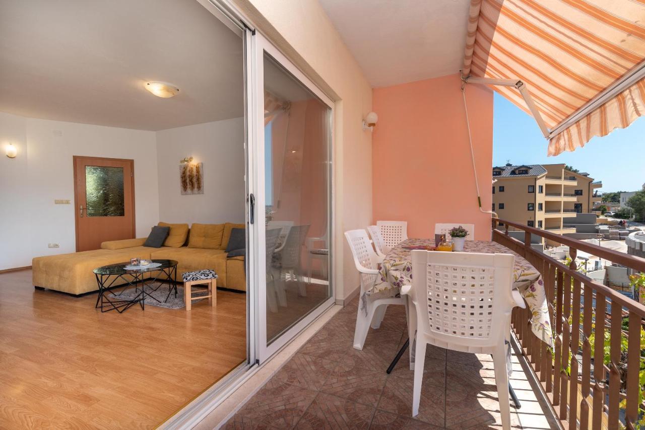 Comfortable Apartment Near The Sea Trogir Buitenkant foto
