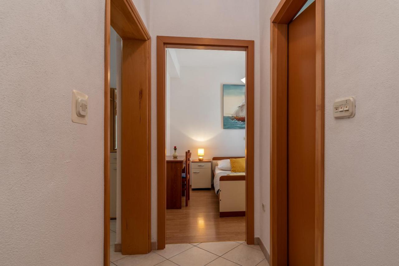 Comfortable Apartment Near The Sea Trogir Buitenkant foto