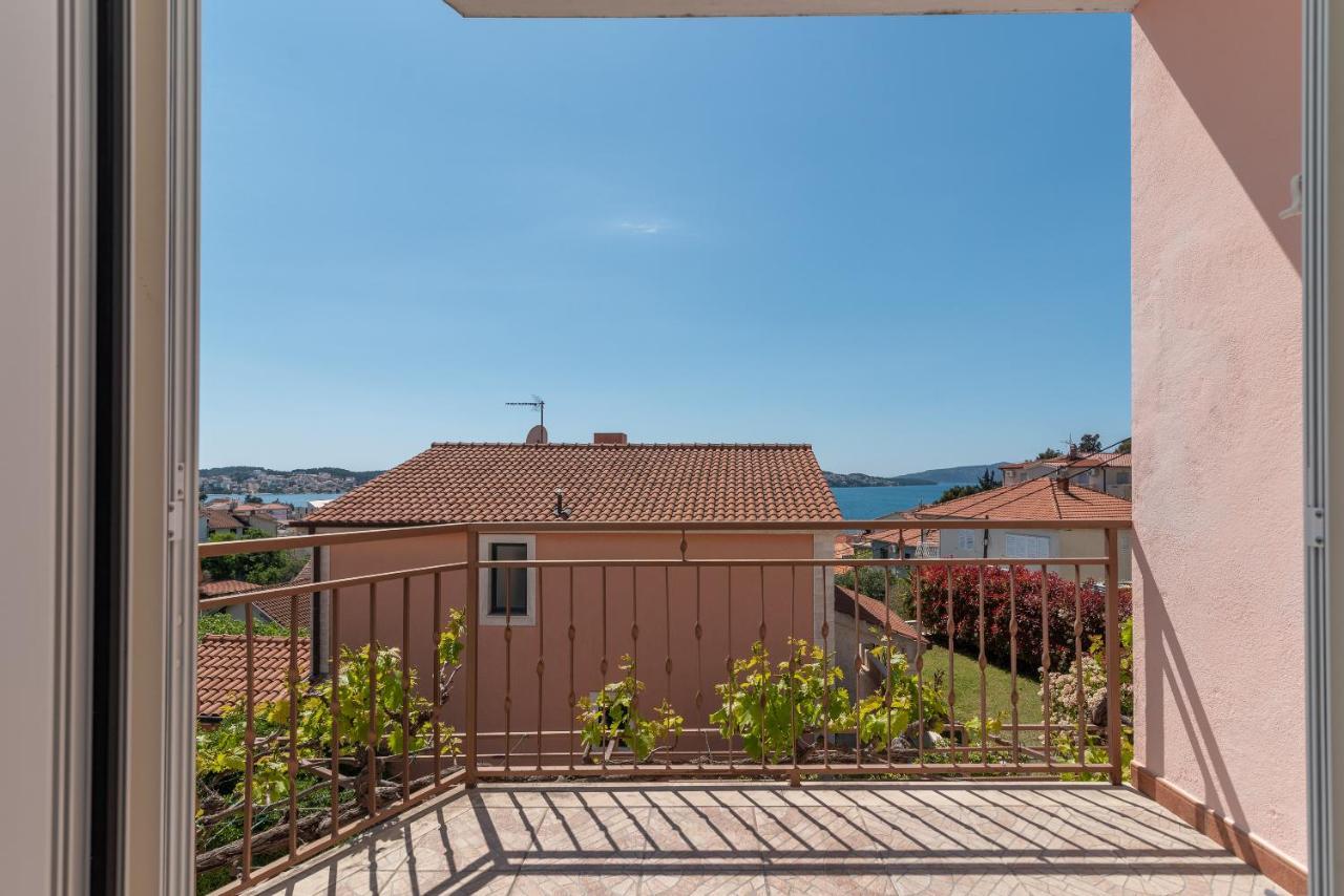 Comfortable Apartment Near The Sea Trogir Buitenkant foto