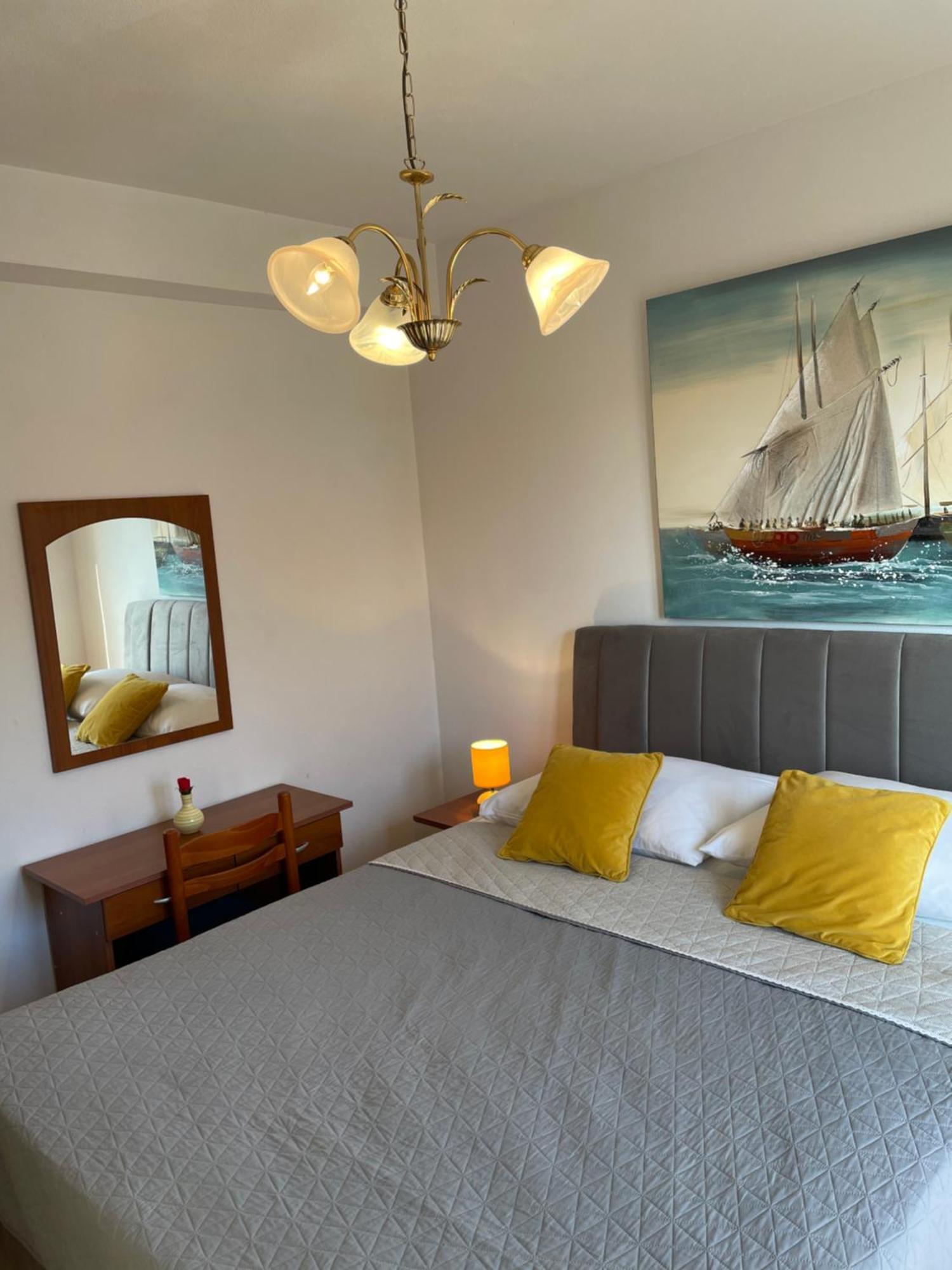Comfortable Apartment Near The Sea Trogir Buitenkant foto