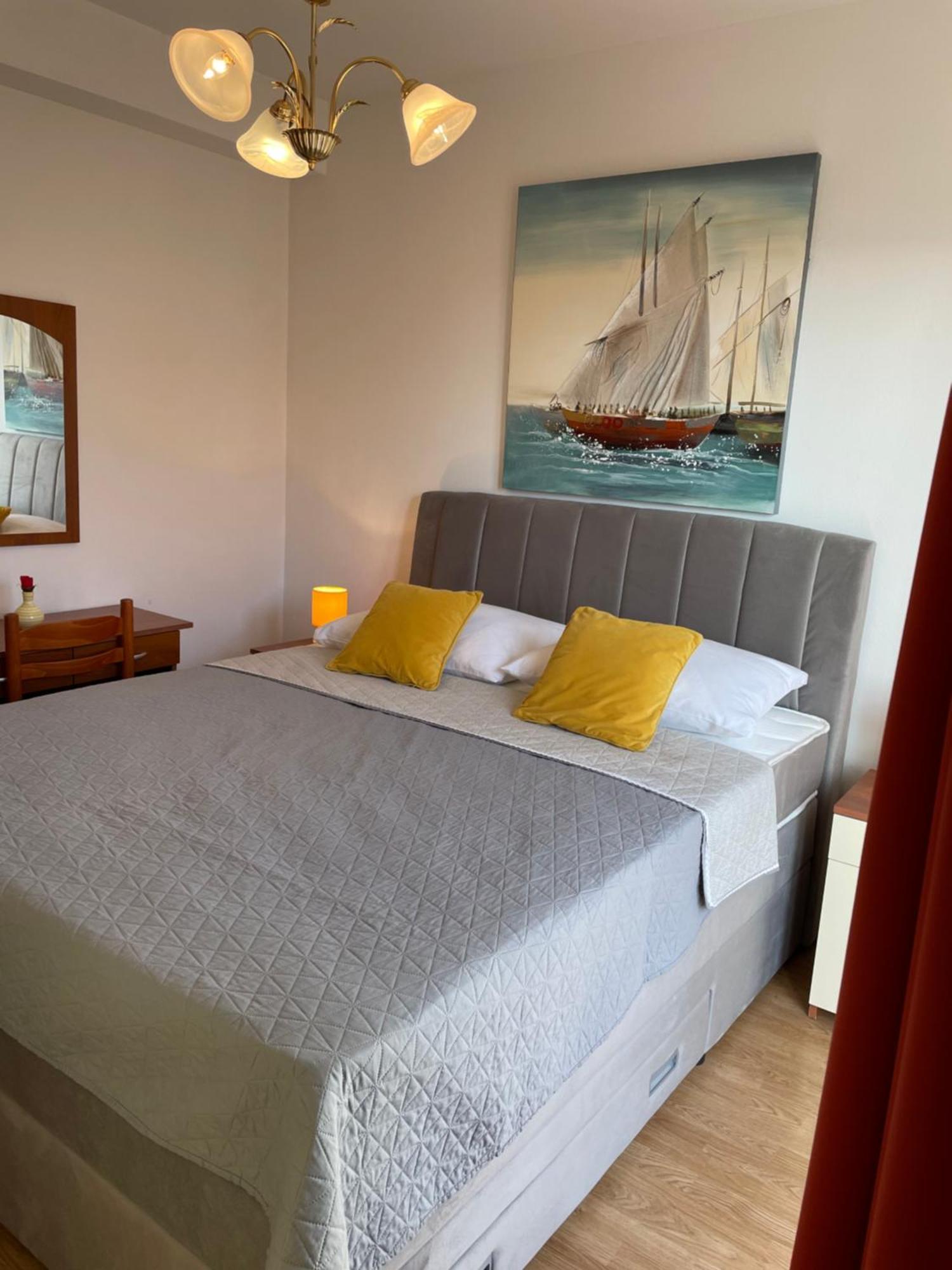 Comfortable Apartment Near The Sea Trogir Buitenkant foto