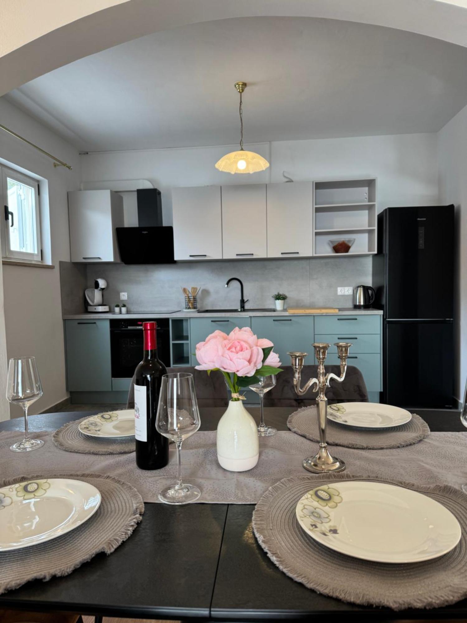 Comfortable Apartment Near The Sea Trogir Buitenkant foto